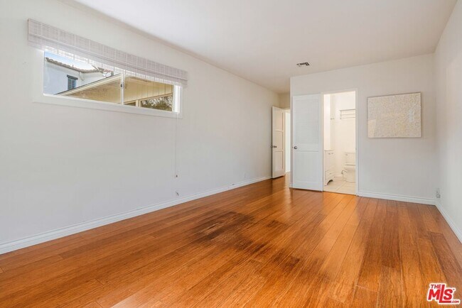 Building Photo - 574 N Almar Ave