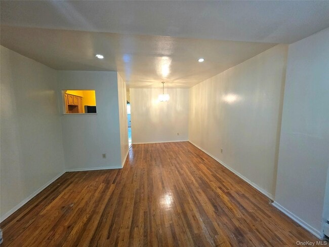 Building Photo - 566 E 82nd St