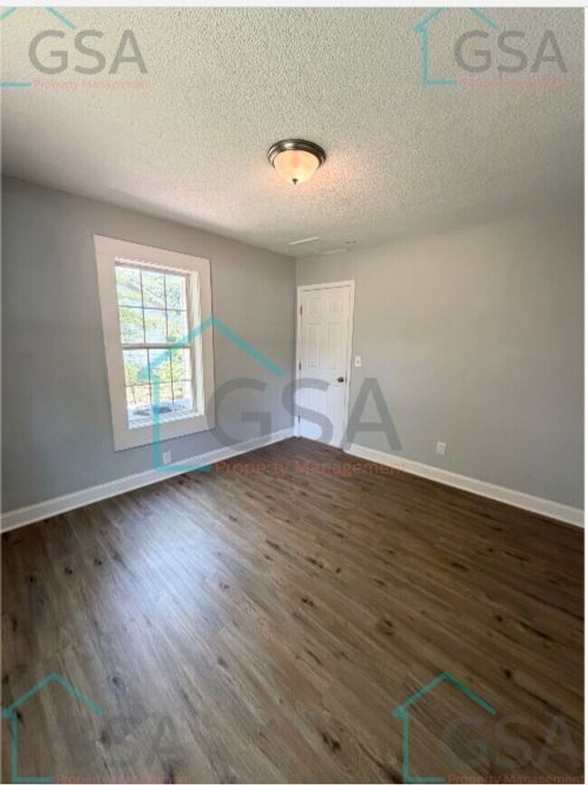Building Photo - 2 Bedroom 2 Bath Available!