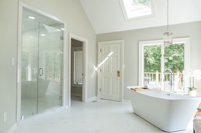 Building Photo - 9711 Pine Point Dr