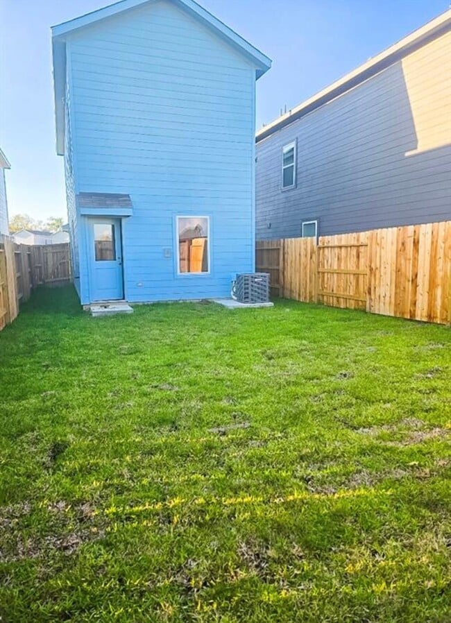 Building Photo - 18695 San Salvo Dr