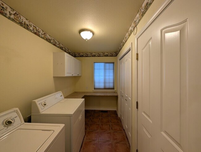 Building Photo - 224 Capitan Cir