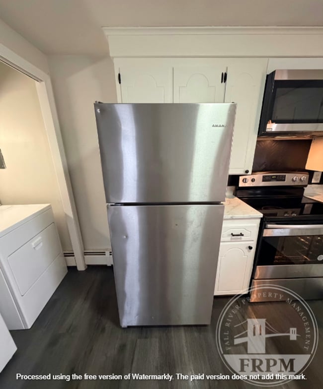 Building Photo - 64 Walnut St