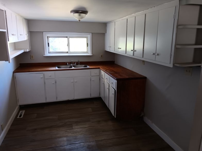 Building Photo - 603 Cooper Dr