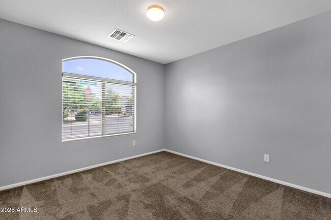 Building Photo - 509 E Daniella Dr