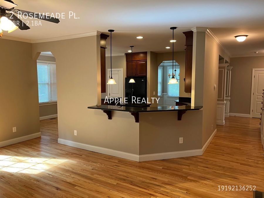 Building Photo - 2 Rosemeade Pl