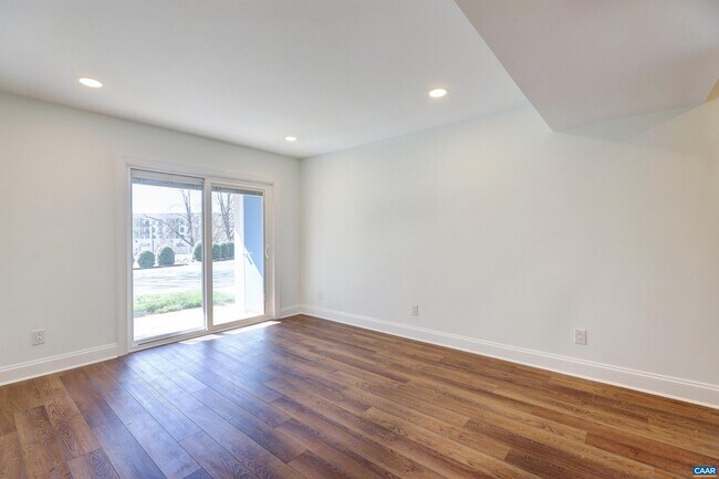 Building Photo - 1243 Cedars Ct