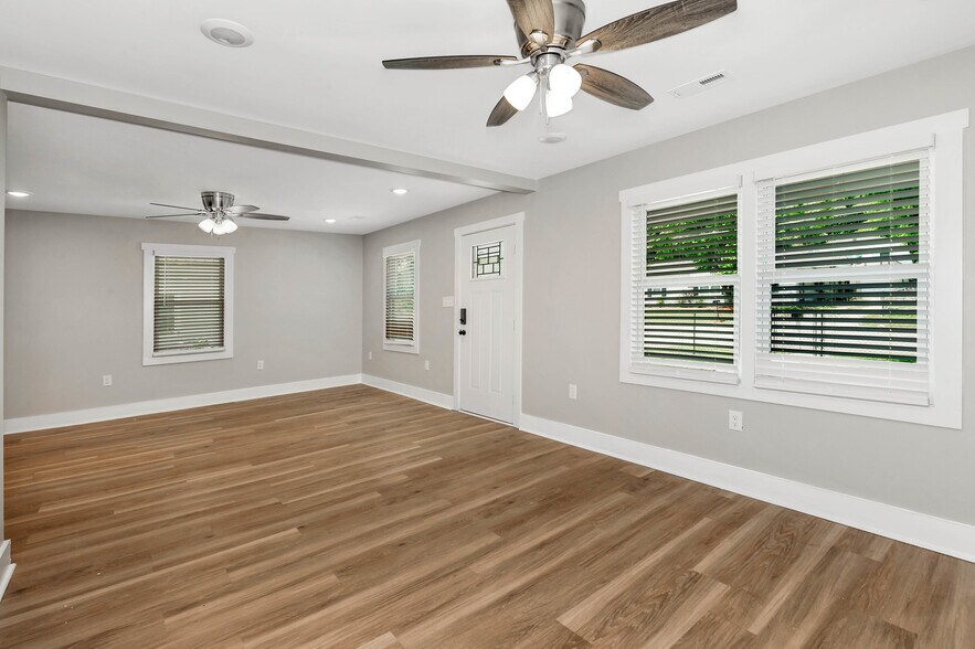 Building Photo - 1018 Fairway Dr NW