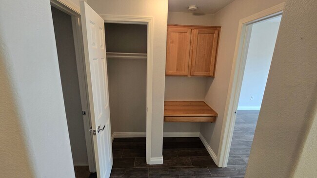 Building Photo - 3975 N Hualapai Way