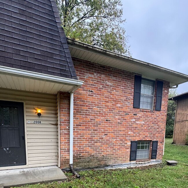 Primary Photo - 2008 Juniper Dr