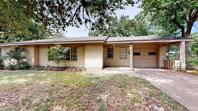 Building Photo - 4304 Aspen St