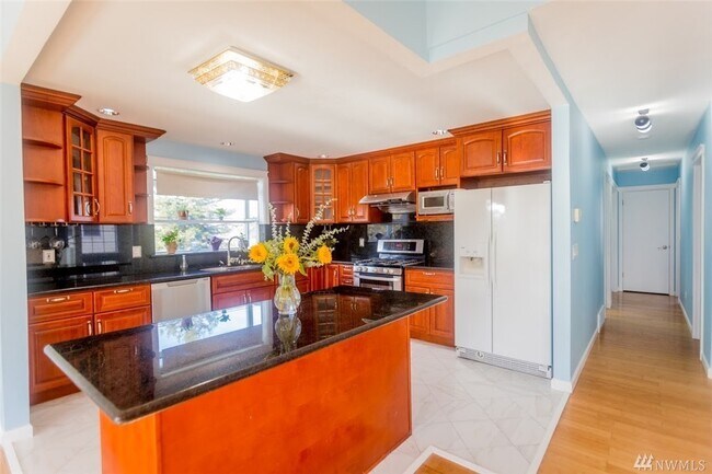 Building Photo - 4216 S Eddy St