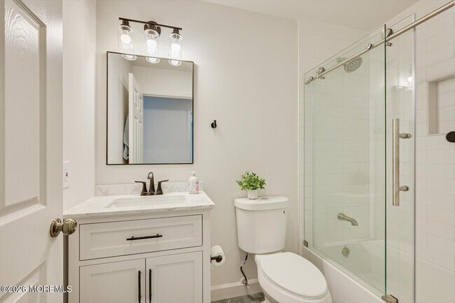 Building Photo - 212 10th Ave