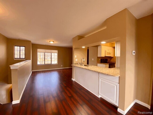 Building Photo - 1504 Meadowside Dr