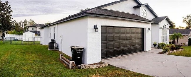 Building Photo - Highland Chase Three Bedroom, Updated Kitchen and Large Patio