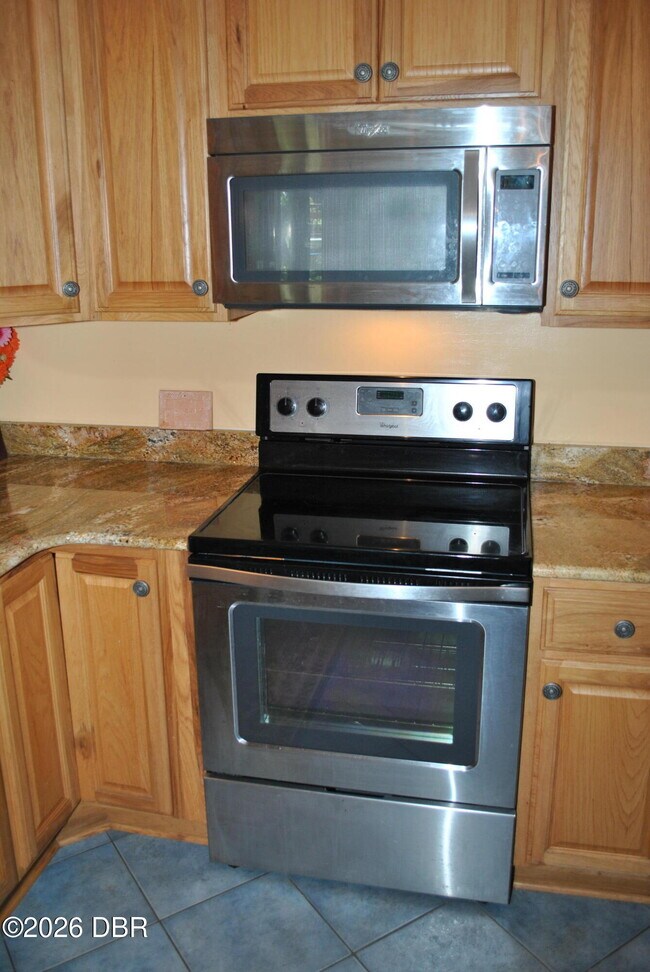 Building Photo - 5590 Lancewood Cir S