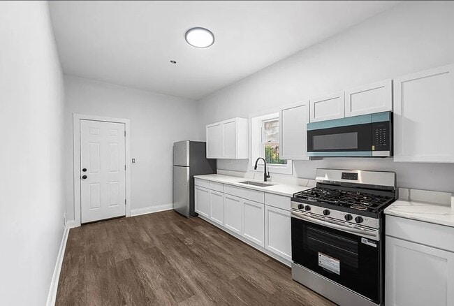 Building Photo - 7912 S Ada St