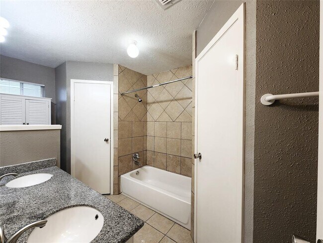 Building Photo - 20203 Dawn Mist Ct