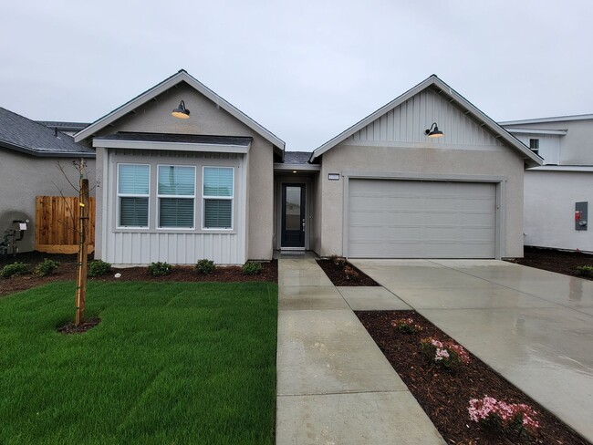 Building Photo - Brand New Home