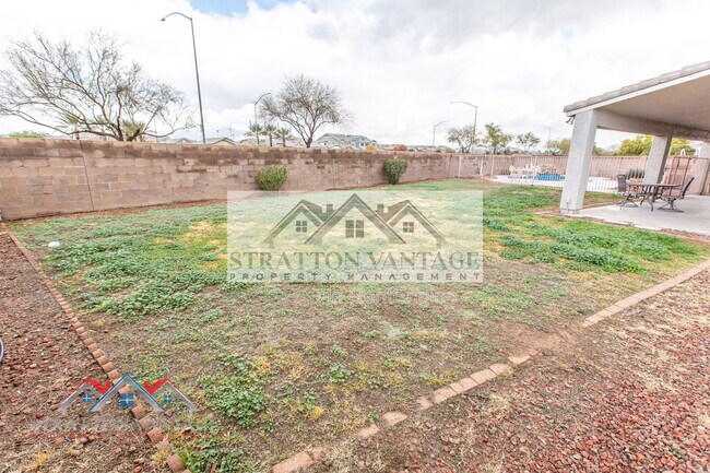 Building Photo - 2805 S Abbey Cir