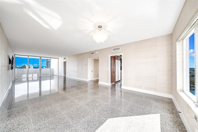 Building Photo - 333 Sunset Dr