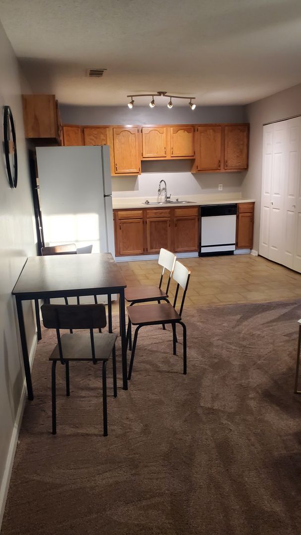 Building Photo - **1 month free if you sign a lease before April 1st** - 4 Bedroom 2 bath available now!