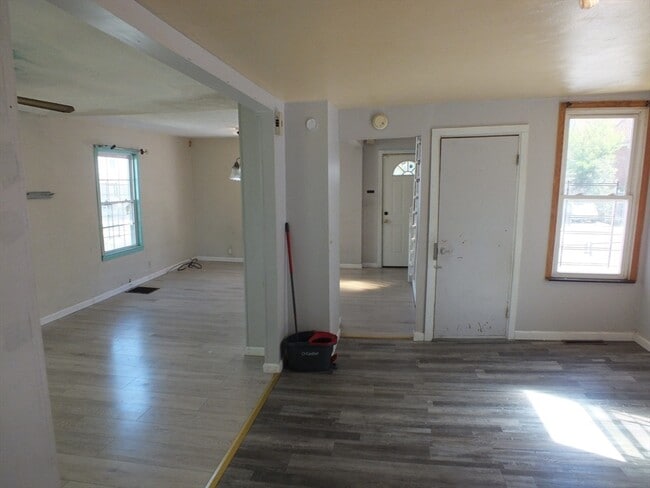 Building Photo - 241 Tyler St