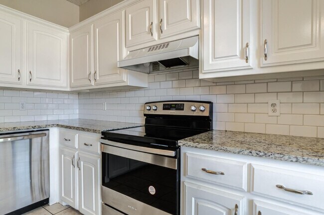 Building Photo - 6113 6th St