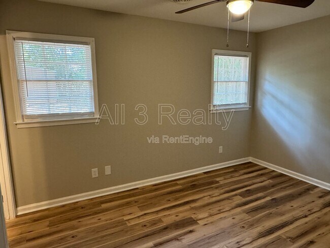 Building Photo - 457 Mulligan Dr