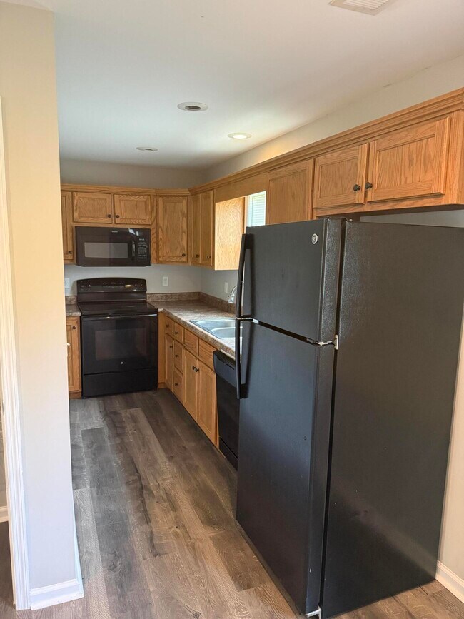 Building Photo - 804 Melanie Ln