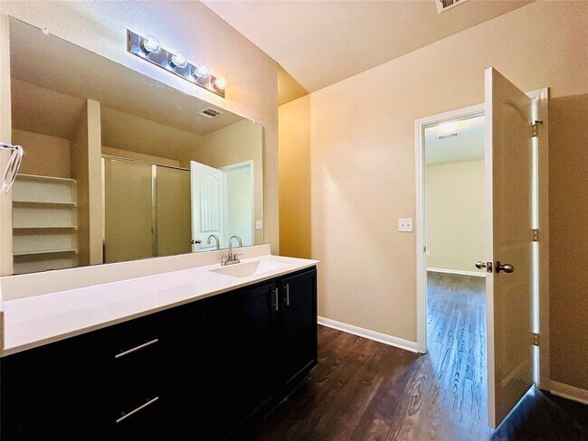 Building Photo - 15205 Wideleaf Cove