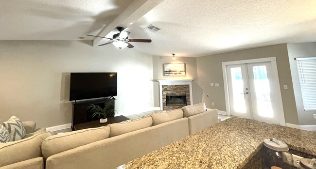 Building Photo - 11 Riviera Estates Ct