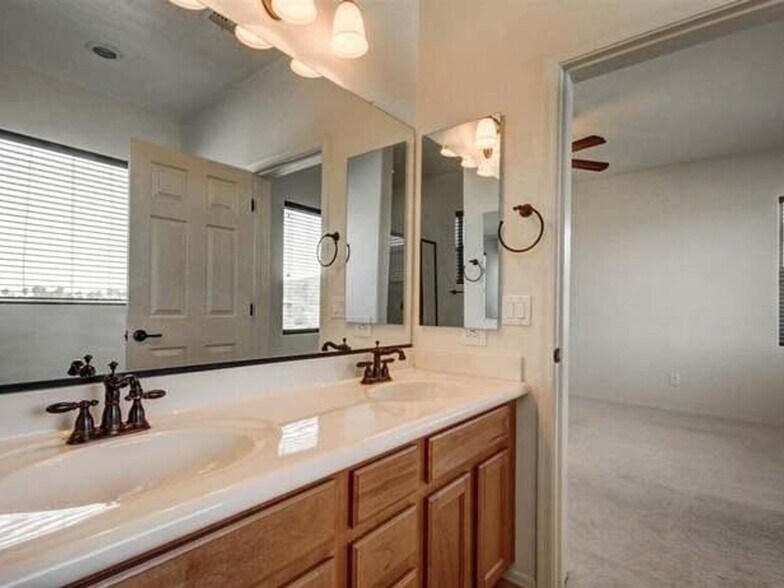 Building Photo - 7716 S 37th Way