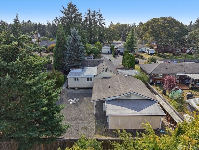 Building Photo - Amazing 3 br rambler w/ garage on LARGE fenced lot!