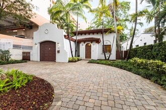 Building Photo - 324 SW 30th Rd