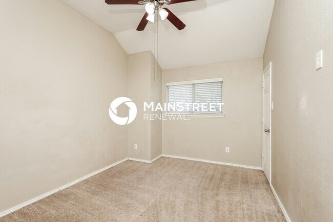 Building Photo - 4 Bedroom Pet-Friendly Home in Mesquite, TX with Main Street Renewal
