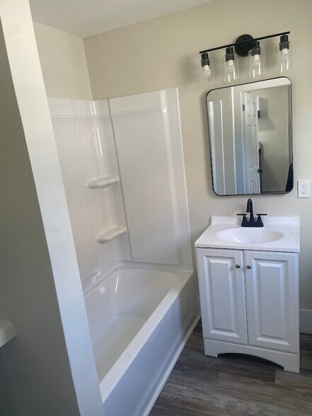 Bath sink - 32 Gage St