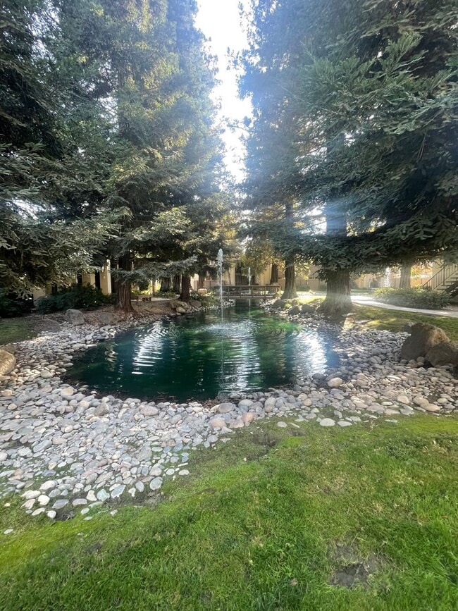 Building Photo - Condo in the most desired gated community ...