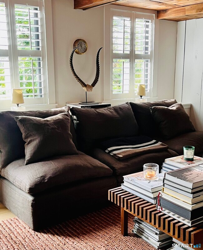 Building Photo - 4 Main St