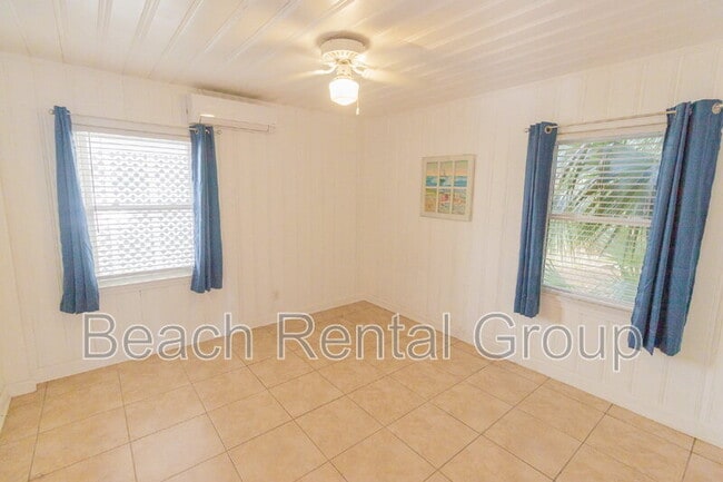 Building Photo - 4718 Seaview St