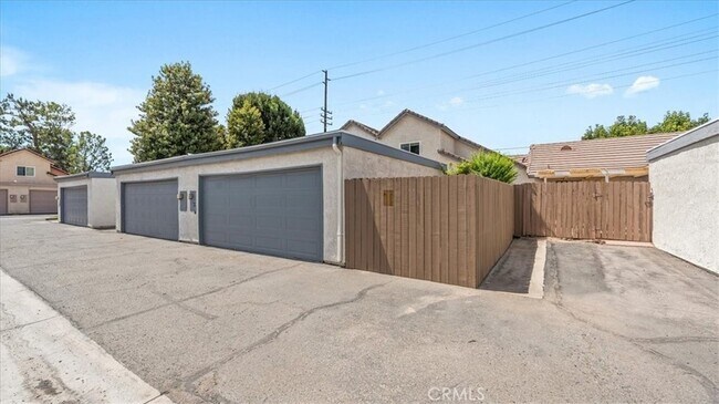 Building Photo - 10861 Mountain View Ave