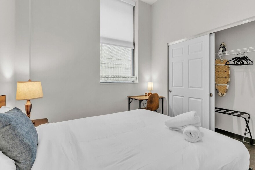 Building Photo - 800 Penn Ave