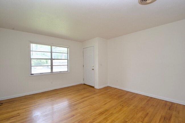 Building Photo - Charming 2BR/1BA in the Heart of Opelika –...