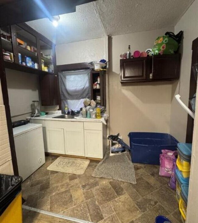 Building Photo - 213 Flint St