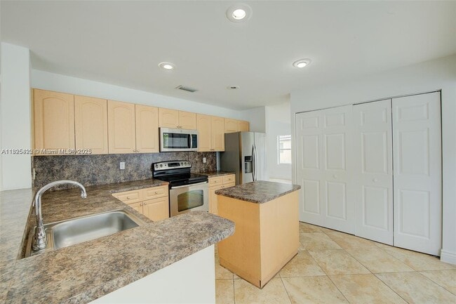 Building Photo - 1127 SW 104th Way