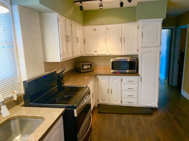 Bright Kitchen - 5310 S Archer Ave