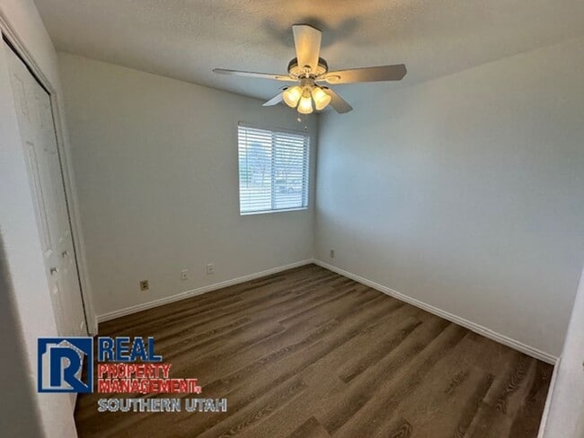 Building Photo - Three Bedroom Home in Washington
