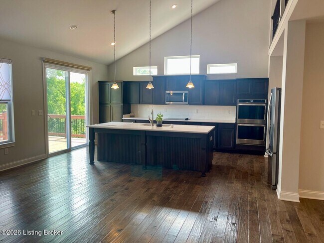 Building Photo - 2105 Meadows Edge Ln