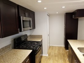 Building Photo - 9388 Twin Trails Dr