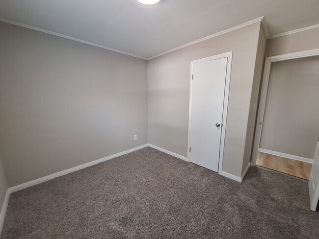 Building Photo - 3303 Candlewood Dr